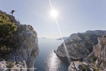06 05 2009 - Marseille (FRA, 13) - Les Calanques - Sur le plateau de Castelviel - Calanque de Loule et falaises du Devenson