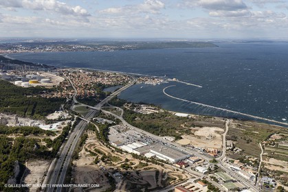 25 09 2010 - photos aériennes du littoral provençal entre l'étang de Berre et la Grande Motte via la Camargue - La Mède