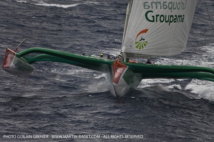14 05 09 - Marseille - Record de la Méditerranée - Groupama 3 - Franck Cammas - G class - Départ de Marseille pour Carthage