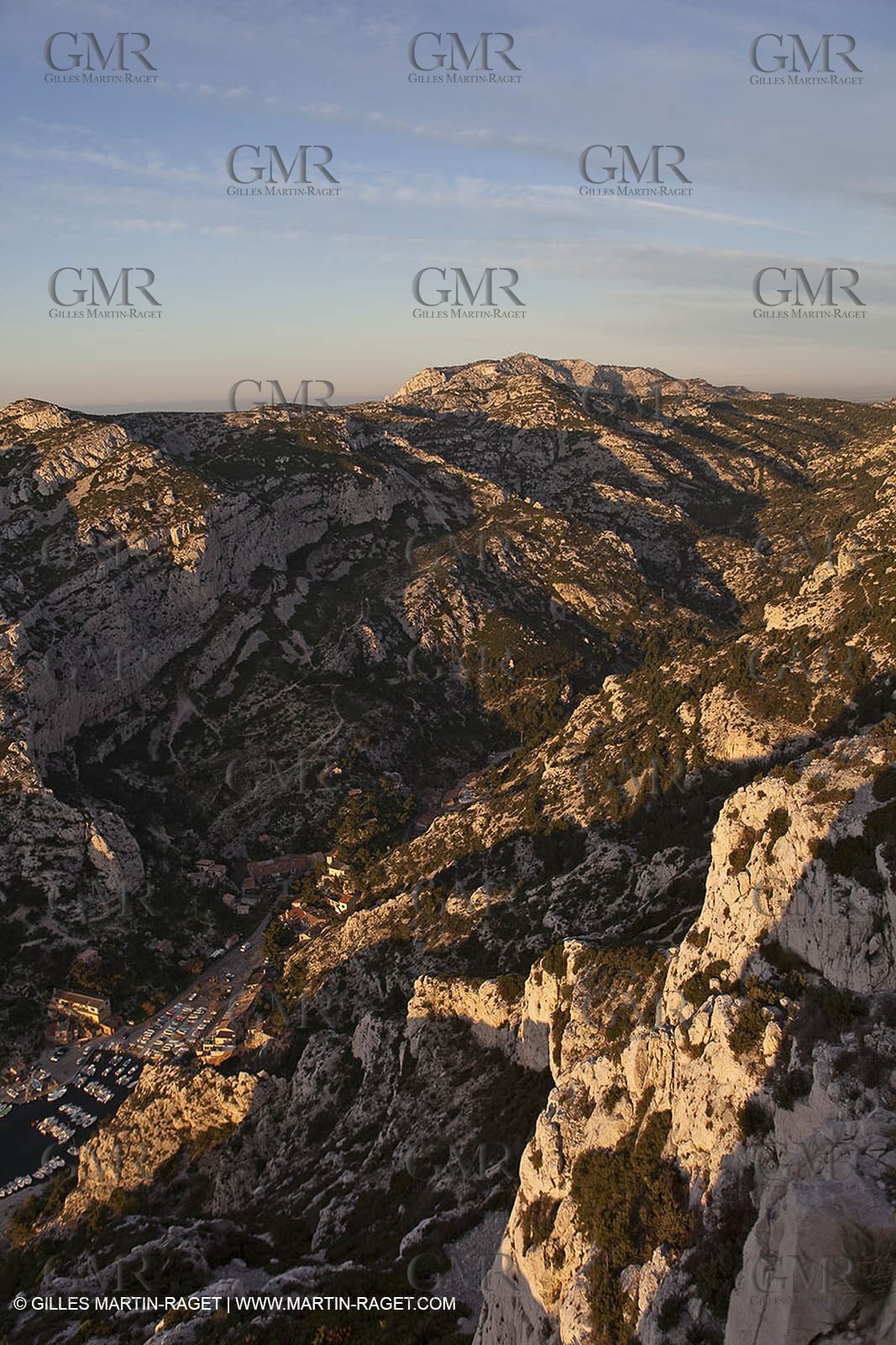 Décember 2009 - Marseille (FRA) - Les Calanques - Morgiou as seen from Sugiton Belvedere
