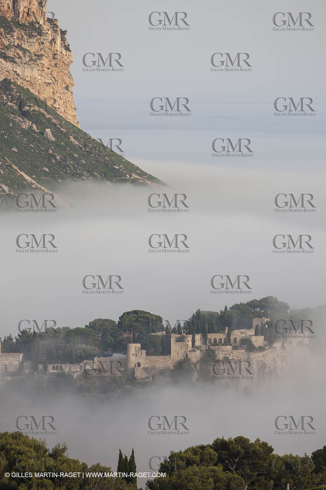 18 07 2012 - Cassis (FRA ) - The Calanques - Unusual foggy conditions