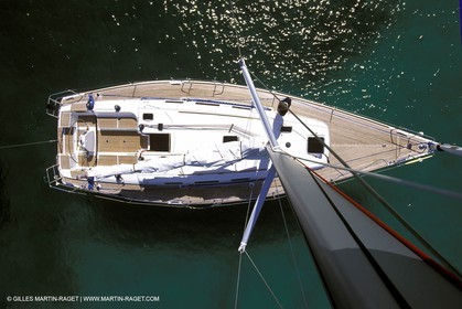 Monocoque de croisiere au mouillage