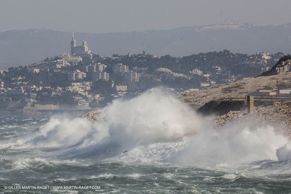 14 03 13 - Marseille (FRA) - Tempête de Mistral