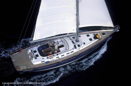 Crusing monohull sailing