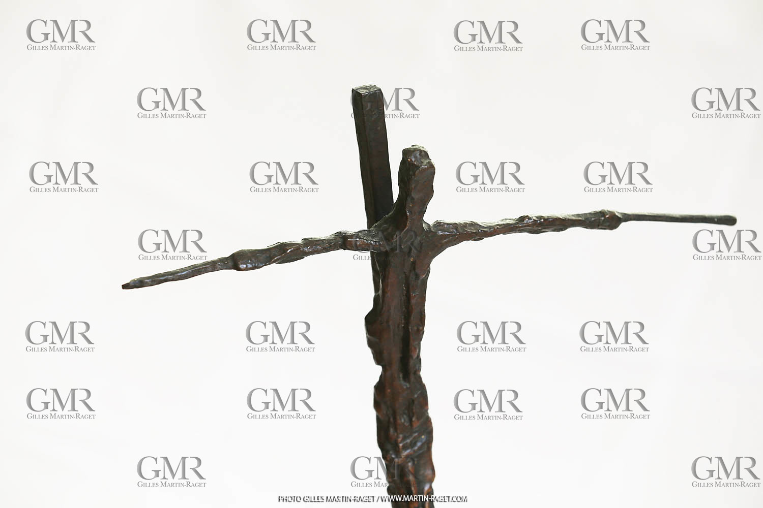 20 03 2016, St Remy de Provence, Oeuvre de Germaine Richier, Le Christ d'Assy I, petit 1950, Bronze patiné foncé, 45 x 32,5 x 8 cm, Collection particulière