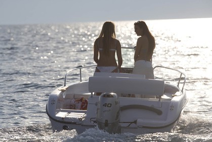 Motor boat running