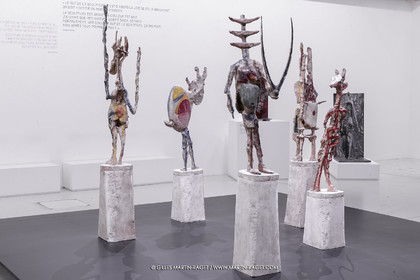 02 05 2023, Paris (FRA), oeuvre de Germaine Richier, Exposition Centre Pompidou 2023, L'échiquier , grand 1959, plâtre original peint, Pièce unique en 5 éléments : Le Roi (209 x 51 x 32,5 cm); La Reine 228,5 x 44,5 x 33,5 cm); Le Cavalier (169,5 x 37,5 x 41,5 cm); La Tour (200 x 40,5 x 29,5 cm); Le Fou (175,5 x 62 x 33,5 cm)