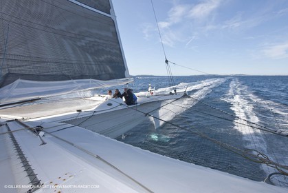 Samedi 5 septembre 2009 - Hyères (FRA, 83) - L'Hydroptère bat le record du monde de vitesse avec un run à 51,36 knts (sous réserve de ratification par le WSSRC)