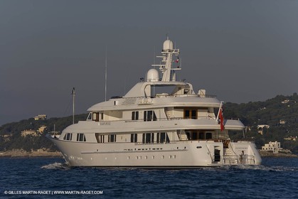 28 07 2007 - St Jean Cap Ferrat - SuperYachts - Motor Yachts - Hampshire
