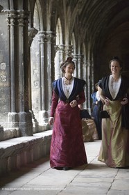 04 03 2007 - Arles - Queen of Arles and her assistants - winter costume trials