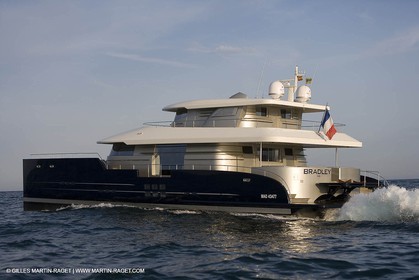 11 06 2007 - Valencia (Spain) - Super Yacht Catamaran Bradley, Gilles Vaton design built by H2X in la Ciotat (France)