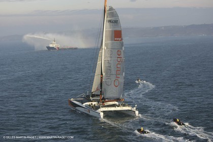 Orange II - Arrivée Trophée Jules Verne 2005 à Brest  - En mer