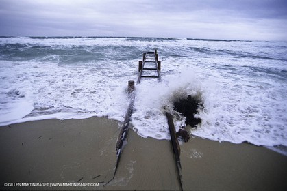 Saint Tropez (FRA, 83) - Plage de Pampelonne l'hiver par coup de vent d'Est
