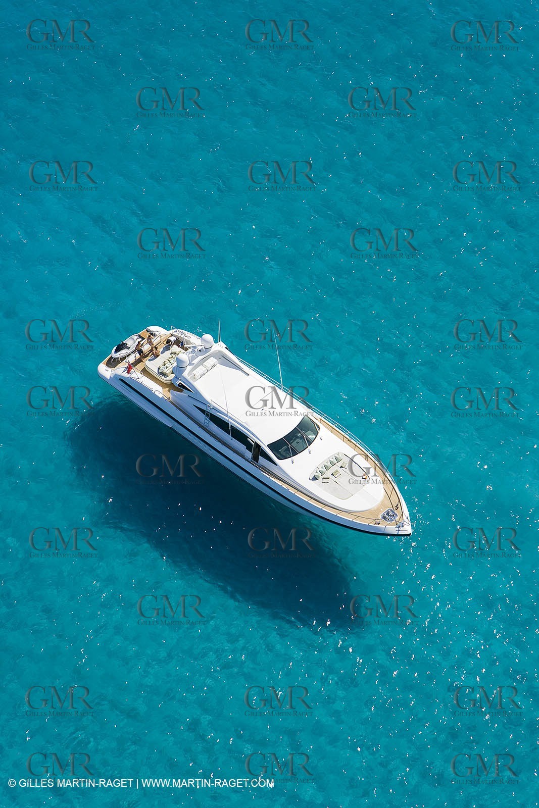 06 09 2007 - Saint Tropez (FRA, 83) - Superyachts - Motoryachts - Mangusta 92 Triple Fun in Saint Tropez - Mooring at Club 55 at Pampelonne Beach