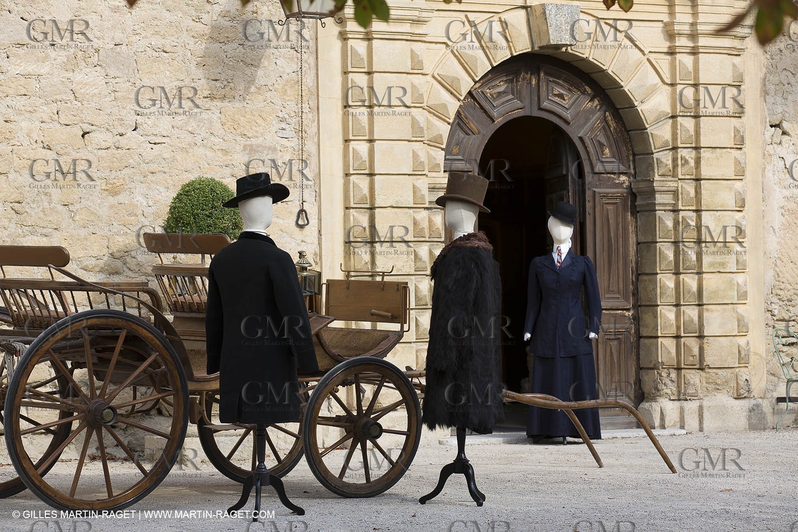 31 10 2013 - Ansouis (FRA,84) - Ansouis castle - Costumes of the exhibit Men costumes