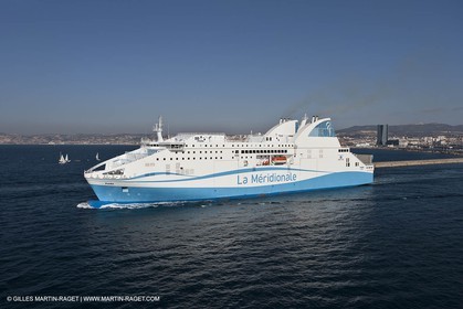 14 01 2012 - Marseille (FRA,13) - Compagnie La Méridionale - le Piana devant Marseille et les Calanques