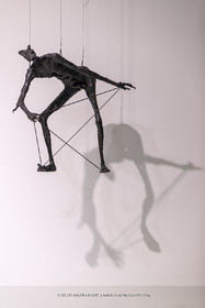 30 10 2023, Montpellier (FRA), oeuvre de Germaine Richier, Exposition Centre Pompidou - Musée Fabre 2023, Le Grifu 1952, Bronze patiné foncé, Epreuve d'exposition, Fondeur : Susse, Paris, 89 x 89 x 85 cm, Collection particulière