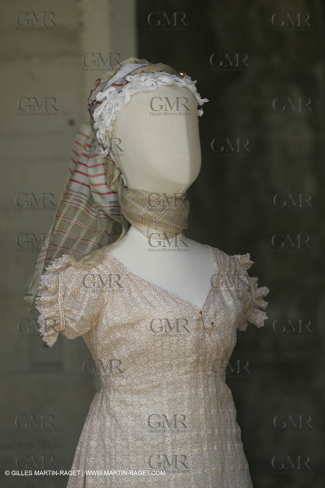 May 2004 - La Tour d'Aigues (FRA, 84) - Old costumes for women of the South exhibition