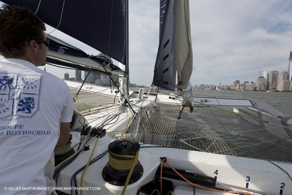 05 07 2012 - New York (USA) - Ocean Krys Race - Speed runs in fornt of NY city
