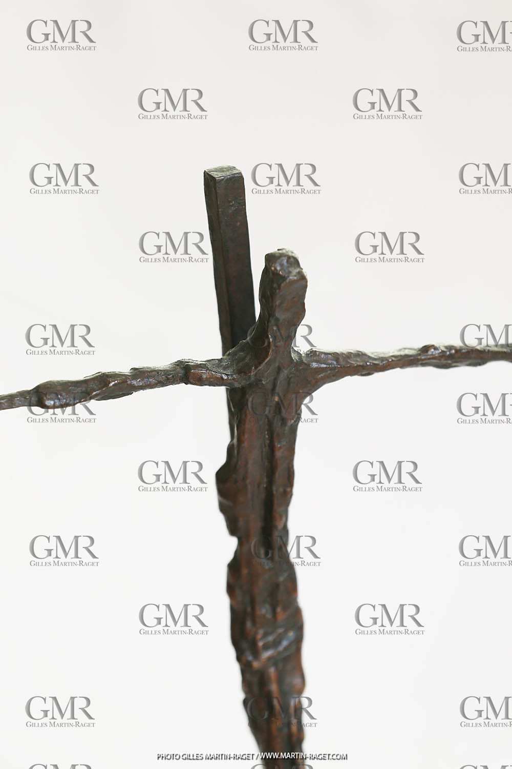 20 03 2016, St Remy de Provence, Oeuvre de Germaine Richier, Le Christ d'Assy I, petit 1950, Bronze patiné foncé, 45 x 32,5 x 8 cm, Collection particulière