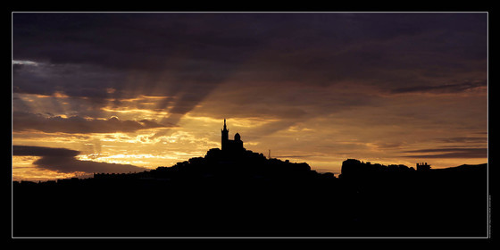 Produit : Tirage photo réalisé par nos soins sur imprimante jet d'encre professionnelle Epson à partir de 8 encres ultrachrome inaltérables (label Digigraphie).Formats au choix : .. 50 x 100 cm. 100 x 200 cmChoix des papiers :. Papier standard brillant 250 gr., filet noir, marge blanche, tirage non signé. Papier haut de gamme satiné 290 gr. filet noir, marge blanche, tirage vérifié et signé par l'auteur.. Autres supports (canvas, acrylique, dibond) sur demandeConditionnement : tube cylindrique renforcé.Options pour l'expédition : . colissimo + dépôt boîte aux lettres (France uniquement). Colissimo avec signature à réception. Transporteur express (2 jours ouvrés) avec signature à réceptionCliquez sur caddie pour sélectionner votre formule et démarrer la procédure de commande en ligne