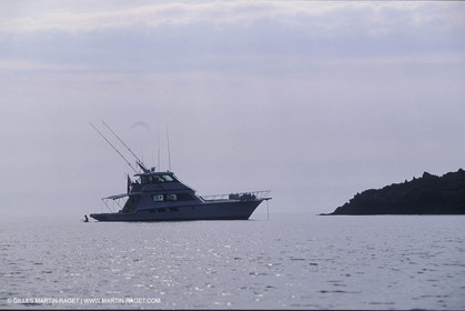 Bateau à Moteur en Route