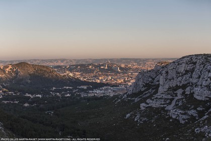 05 03 2015, Marseille (FRA,13), Col de Sormiou, Marseilles as seen from Sormiou pass
