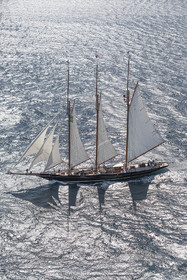 28 09 2022? Saint-Tropez,(FRA,83), Les Voiles de Saint-Tropez 2022 Régate N° 2 poup les modernes, navigation libre pour les grandes goélettes