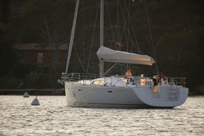 Monocoque de croisiere au mouillage