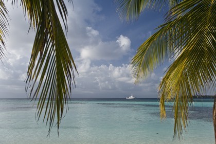 01 02 2008 - San Blas Archipelago (Panama) - Motor Yacht Senses