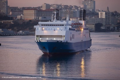 17 02 2012 - Marseille (FRA,13) - Arrivée dans le port de marseille à bord du Piana (Cie La Méridionale)