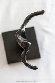 08 06 2012, St Rémy de Provence, Oeuvre de Germaine Richier, Guerrier n° 6 1953, Bronze patiné foncé, Epreuve d'exposition, 14 x 14 x 10,5 cm, Collection particulière