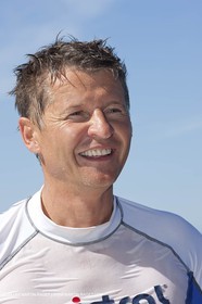 Samedi 5 septembre 2009 - Hyères (FRA, 83) - L'Hydroptère bat le record du monde de vitesse avec un run à 51,36 knts - Alain Thébault