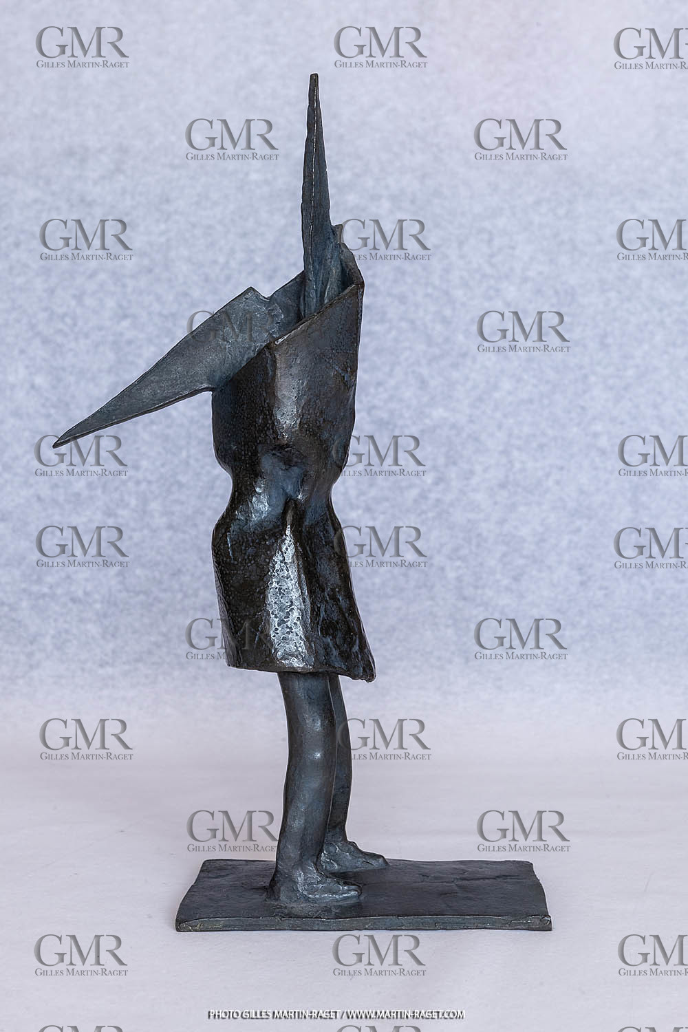 08 01 2023, Marseille (FRA,13), Oeuvre de Germaine Richier, Guerrier n° 4 1953, Bronze patiné foncé, Numéroté 6 8, Fondeur : L.Thinot, Paris, 33 x 10 x 19,5 cm, Collection particulière