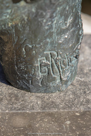 17 04 2022, St Rémy de Provence (FRA,13), Oeuvre de Germaine Richier, Buste n° 2, Rémi Coutin enfant, 1927-1928, Bronze patiné foncé, éreuve d'exposition, 31 x 20 x 21 cm, collection Famille Germaine Richier