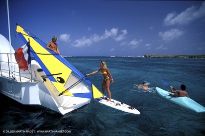 Cruising - People - Doing nothing