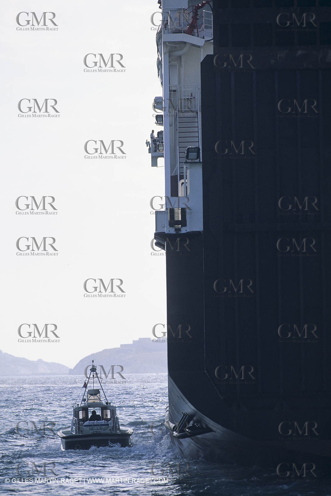 Monde maritime, opérations porturaires, ports, manoeuvres, marine world, harbour operations, maritime shipping,