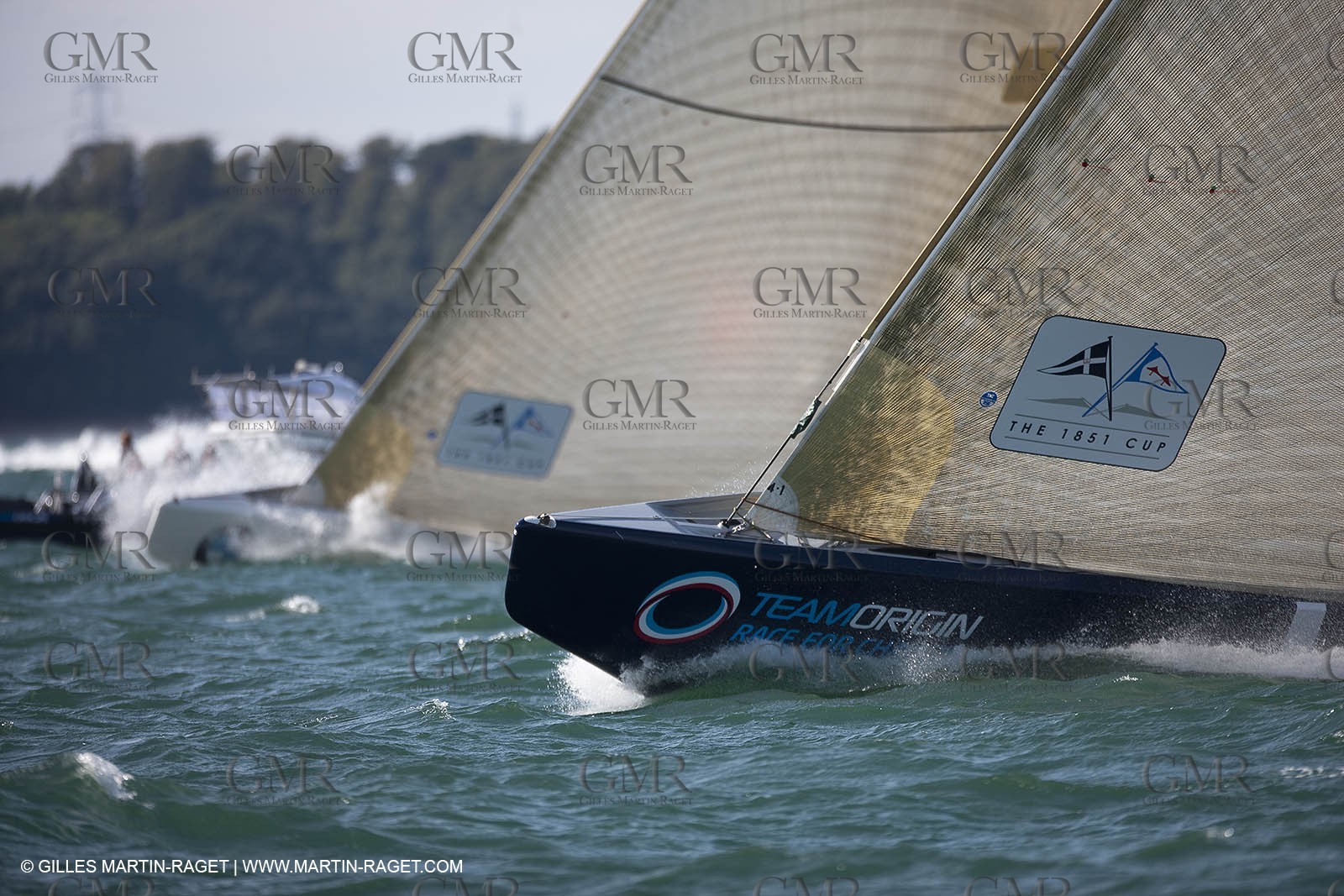 03 08 2010 - Cowes (UK, IOW) - The 1851 Cup -  BMW ORACLE Racing - Day 1.