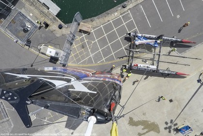 22 07 2015, Portsmouth (GBR), 35th America's Cup, Louis Vuitton America's Cup World Series Portsmouth 2015, Training Day 3, Emirates Team New Zealand, Crane Operations