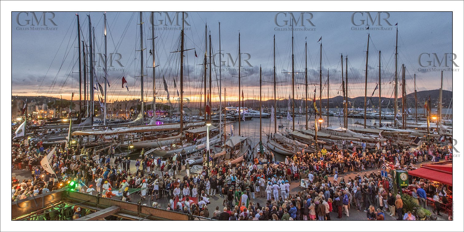 Product: in house made quality print on 8 ultrachome colors Epson ink Jet printer.Available sizes: . 50 x 100 cm. 100 x 200 cmAvailable papers: . Standard 250 gr glossy paper print, black streak, white margin, no signature. Top quality glossy 290 gr. paper, black streak, white margin, checked and signed by the author. Fine Art print (signed, numbered, stamped, registered) on demand. Other supports (Canvas, Acrylic, Metal) on demandPackaging: cylindric reinforced tubeShipping options: regular mail or Shipping companyClick on the basket icon to select your options and start the online ordering process