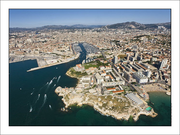 Produit : Tirage photo réalisé par nos soins sur imprimante jet d'encre professionnelle Epson à partir de 8 encres ultrachrome inaltérables (label Digigraphie).Formats au choix : . 30x40 cm. 50x70 cm. 80x120 cm.Choix des papiers :. Papier standard brillant 250 gr., filet noir, marge blanche, tirage non signé. Papier haut de gamme satiné 290 gr. filet noir, marge blanche, tirage vérifié et signé par l'auteur.. Autres supports (canvas, acrylique, dibond) sur demandeConditionnement : tube cylindrique renforcé.Options pour l'expédition : . colissimo + dépôt boîte aux lettres (France uniquement). Colissimo avec signature à réception. Transporteur express (2 jours ouvrés) avec signature à réceptionCliquez sur caddie pour sélectionner votre formule et démarrer la procédure de commande en ligne