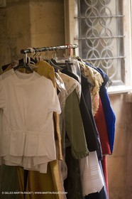 04 03 2007 - Arles - Queen of Arles and her assistants - winter costume trials