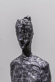 02 05 2023, Paris (FRA), oeuvre de Germaine Richier, Exposition Centre Pompidou 2023,  La Feuille 1948, Bronze patiné foncé, Epreuve d'exposition, Fondeur : Susse, Paris, 142,5 x 37 x 26,5 cm, Collection particulière