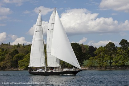 19 05 2010- Benodet (FRA,56)  -  Pen Duick III  sailing in Odet river