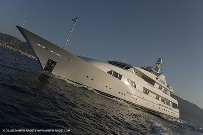 28 07 2007 - St Jean Cap Ferrat - SuperYachts - Motor Yachts - Hampshire
