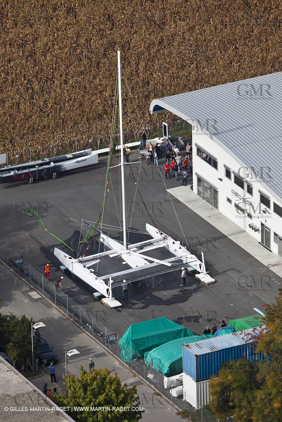 08 10 10 - St Sulpice (SUI) - Hydroptere.ch touches water