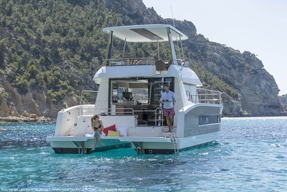 08 04 2015, Andraitx (Isla de Mallorca, Islas Baleares, ESP), Chantier Fountaine-Pajot, Motor Yacht 37