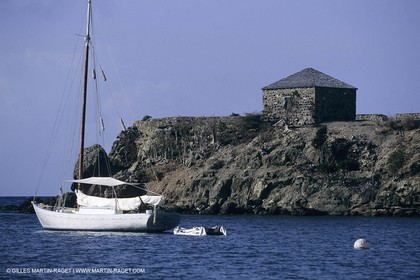 sailing, cruising, monohull at the mooring