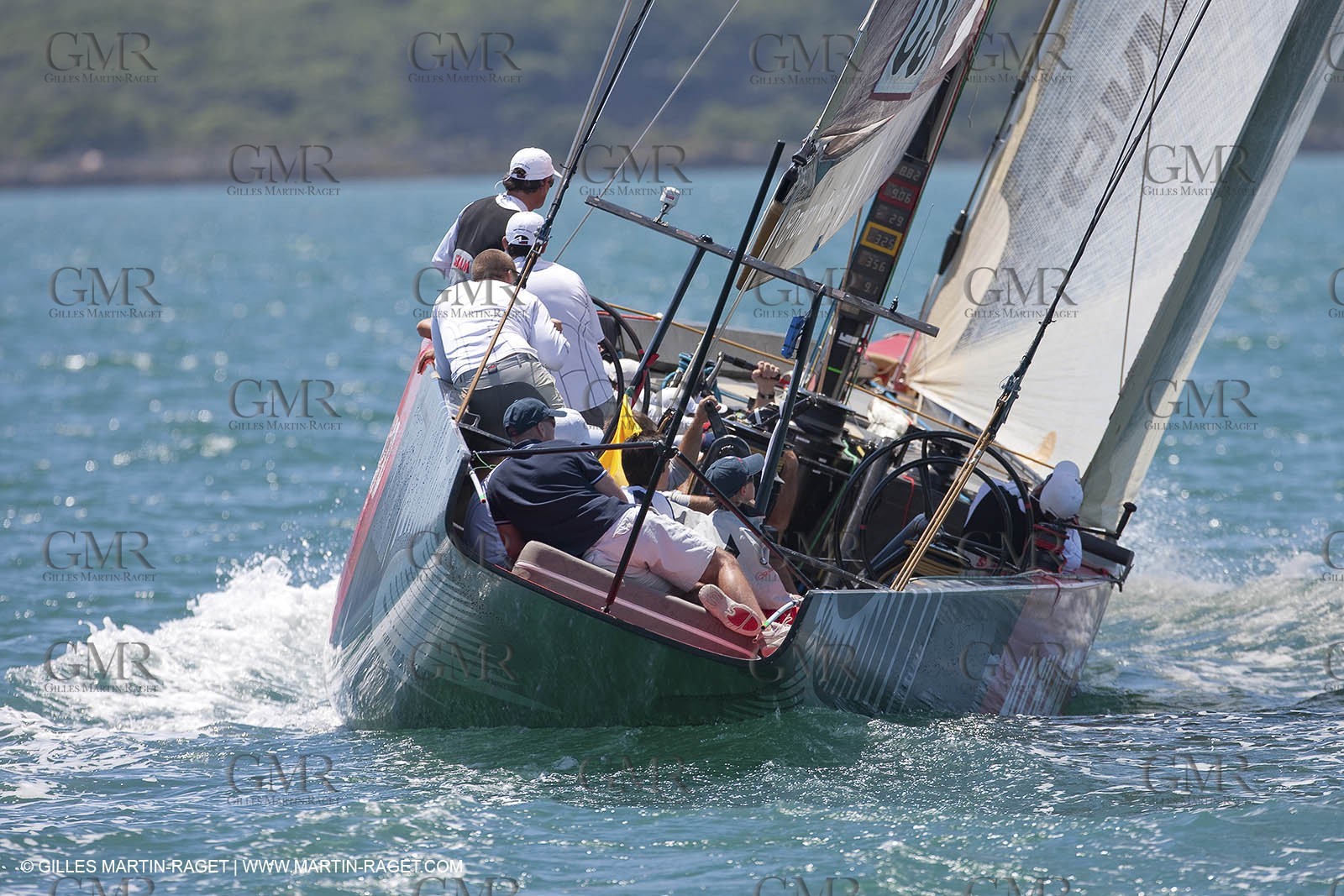 23 01 2009 - Auckland (NZL) -  Louis Vuitton Pacific Series - BMW ORACLE Racing-Tuning up onboard Emirates Team New Zealand yacht