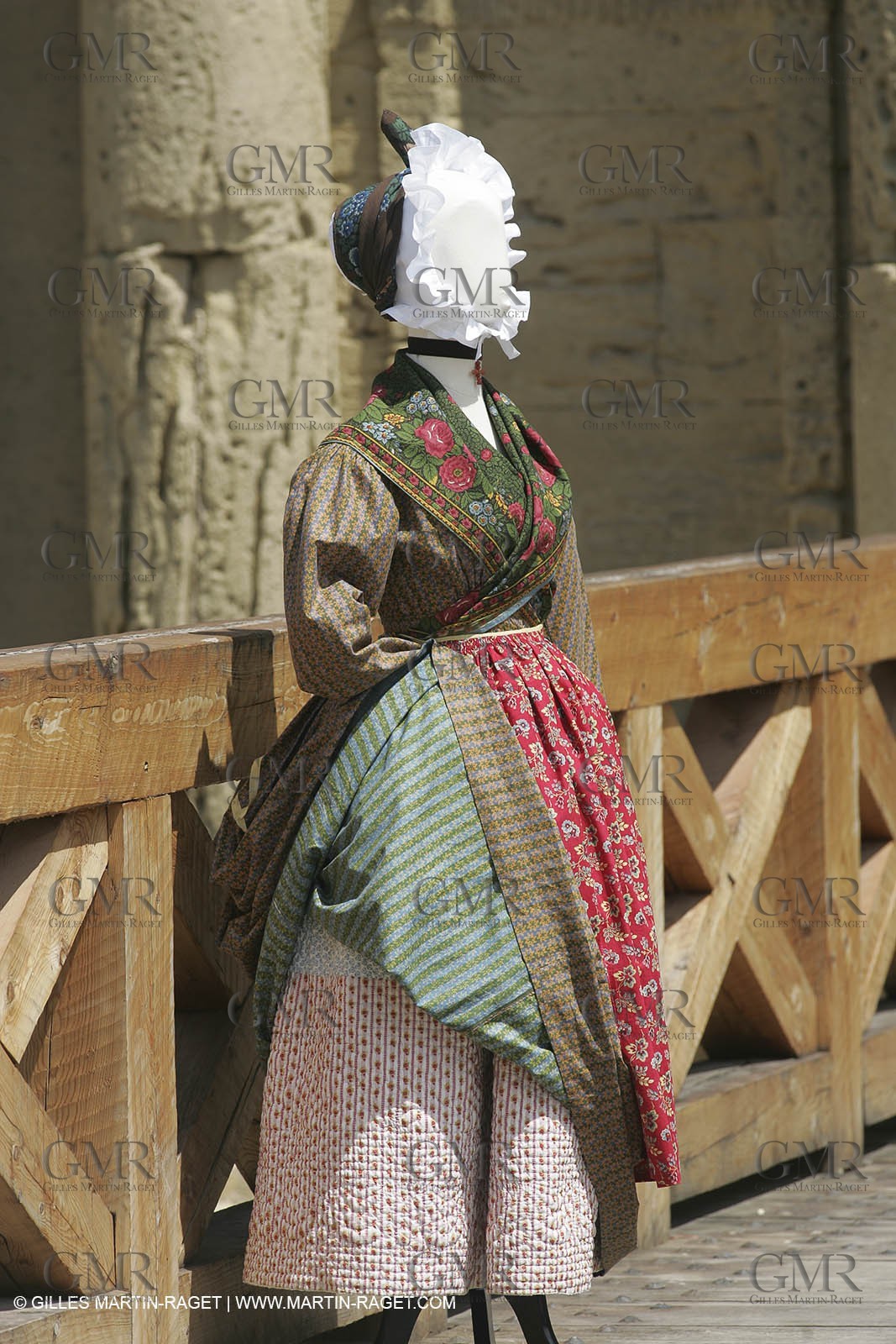 May 2004 - La Tour d'Aigues (FRA, 84) - Old costumes for women of the South exhibition